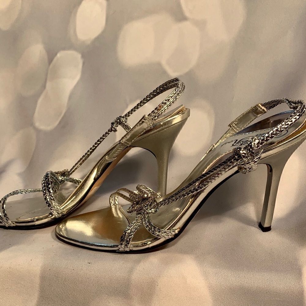 WILD ROSE SILVER DRESS SANDALS 4” HEELS 7.5 - Picture 3 of 8